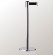 RETRACTABLE CROWD BARRIER 