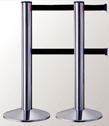RETRACTABLE DOUBLE STRAP SAFETY BARRIER