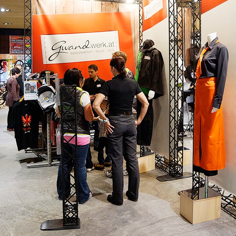 Examples of folding exhibition truss setups by Discount Displays