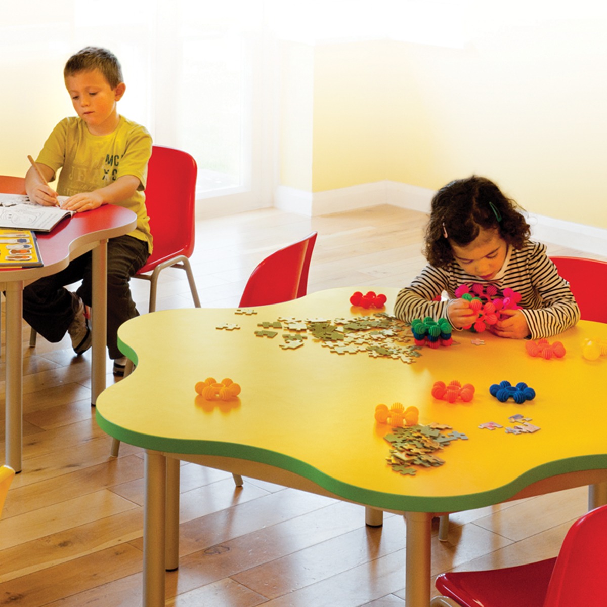 Enviro Daisy Table 1200mm