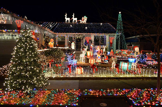 christmas-house-light-displays-3