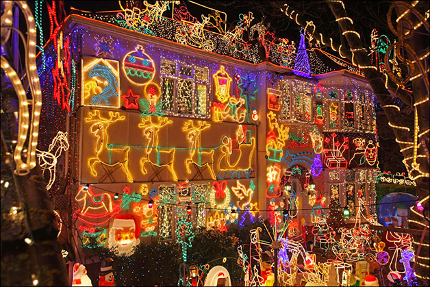 christmas-house-light-displays-8