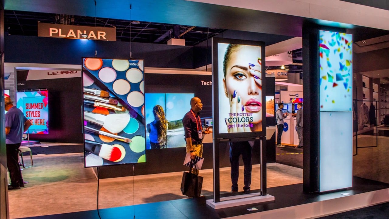 Top 10 Benefits of Digital Signage on the High Street - Discount Displays  Blog